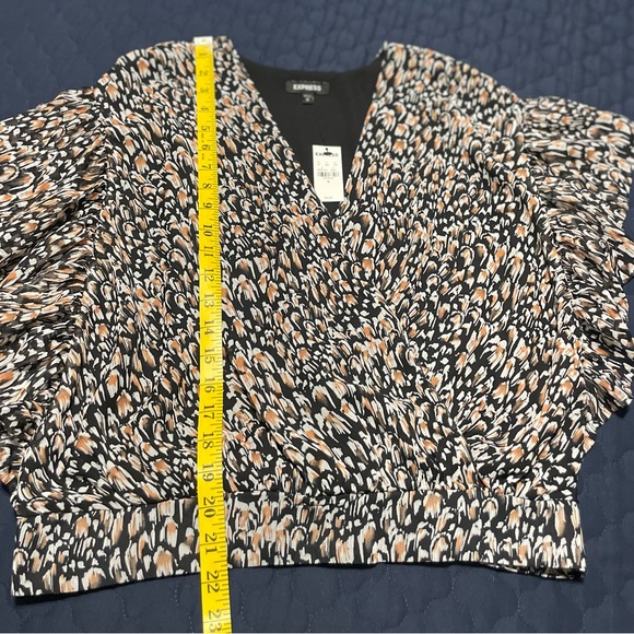 Express cropped women blouse. NWT black color Size Medium - Picture 4 of 5